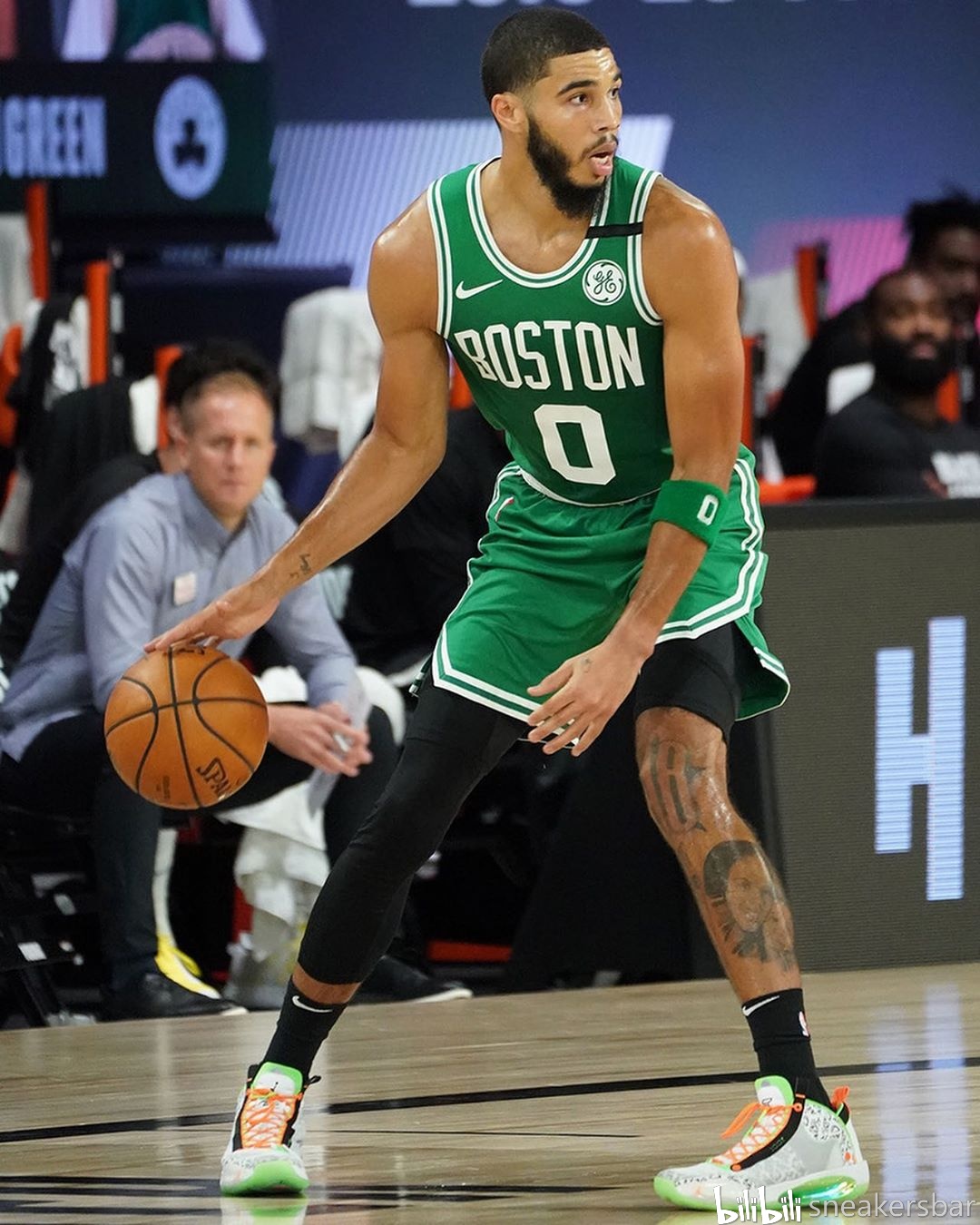 现出了出色 现出了出色