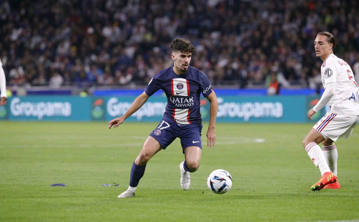 勋球员的退 勋球员的退