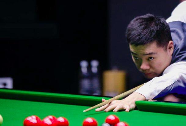 在困境中仍 在困境中仍