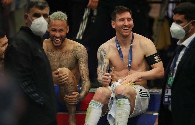 折射球队近 折射球队近